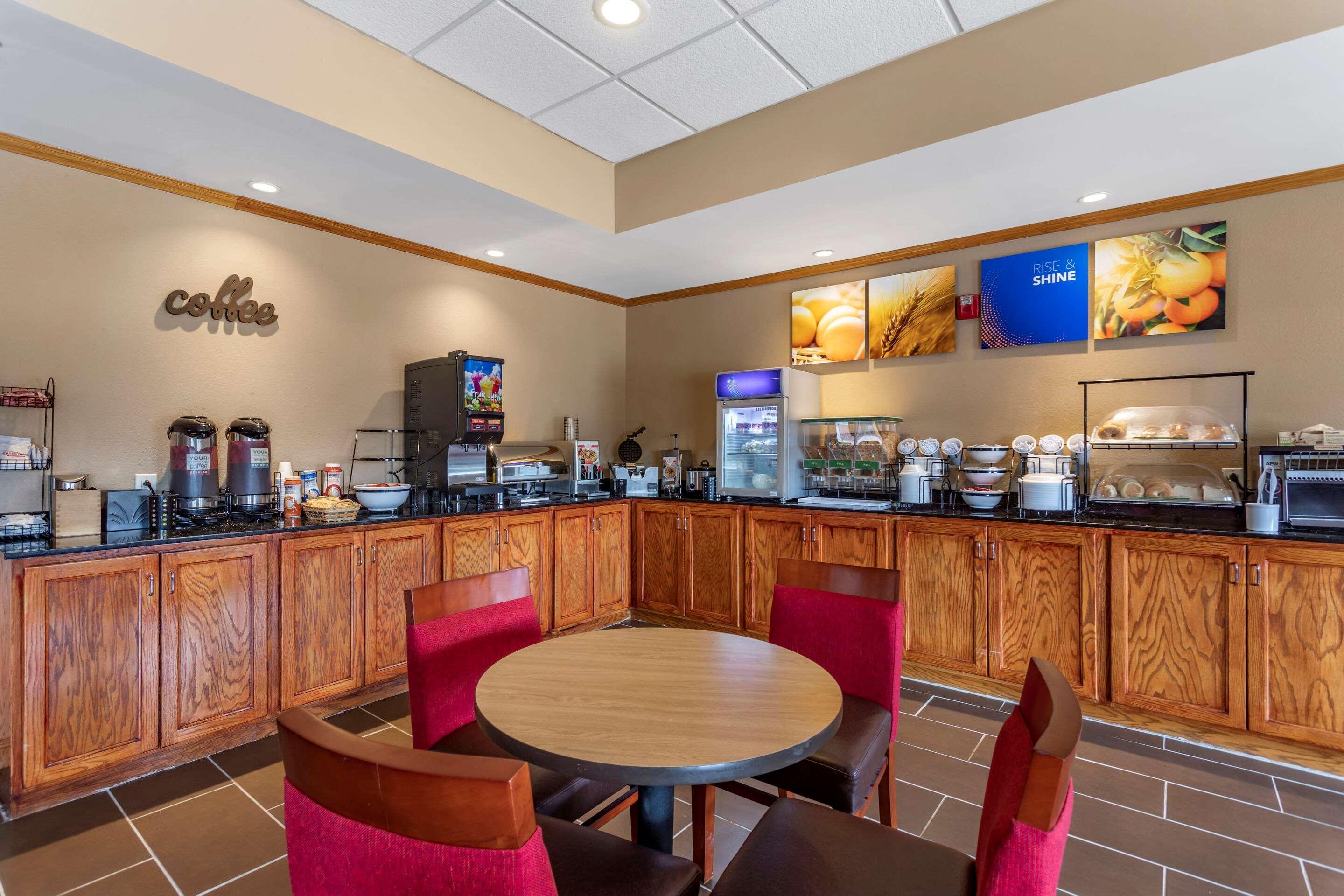 Comfort Inn & Suites Carbondale University Area エクステリア 写真